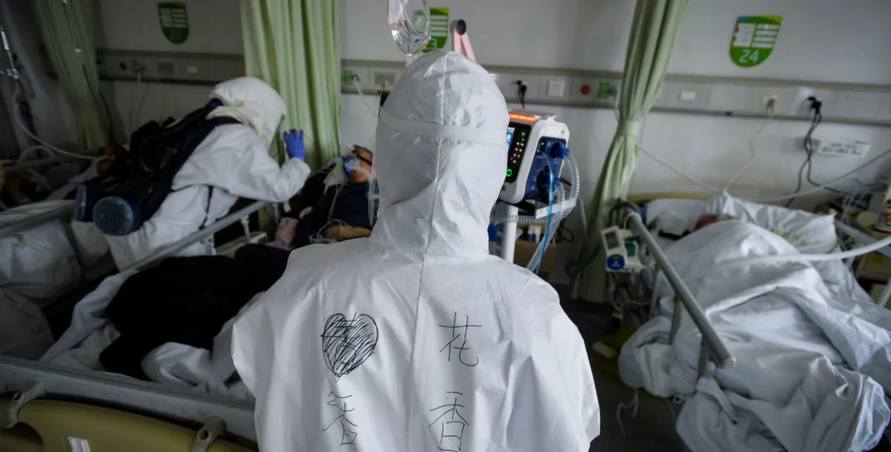 У берегов Японии оказался изолирован круизный лайнер Diamond Princess, на нём 3700 пассажиров / Reuters