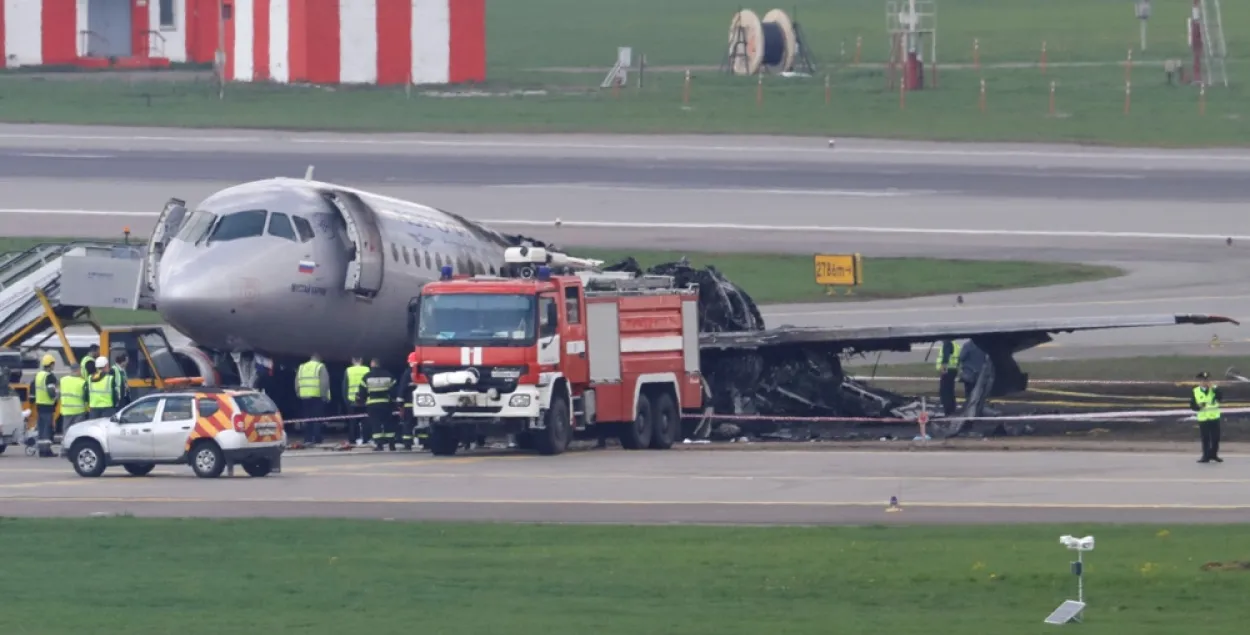 Эксперт об ошибках пилотов Sukhoi SuperJet 100: “Ручное пилотирование запрещено”