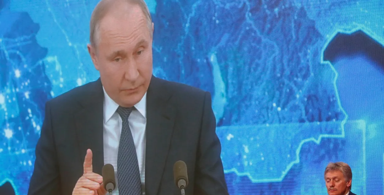 Владимир Путин и Дмитрий Песков / Reuters