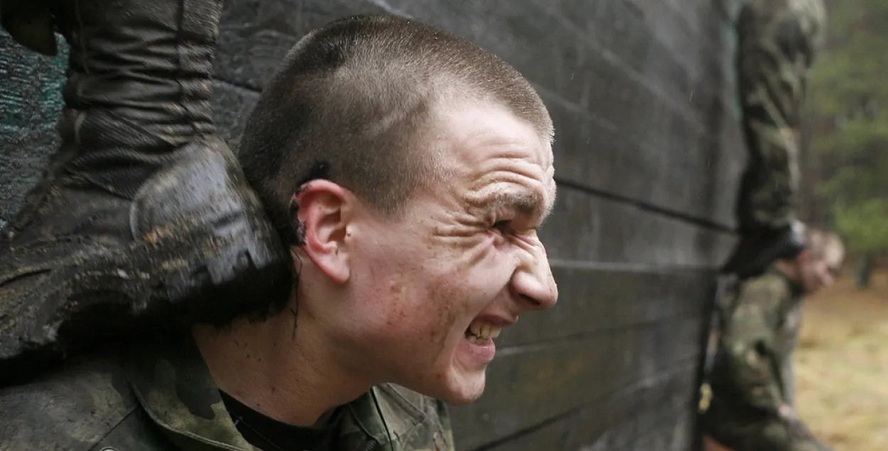 “Он даже не истёк бы кровью”: Минобороны о ещё одном срочнике, порезавшем вены
