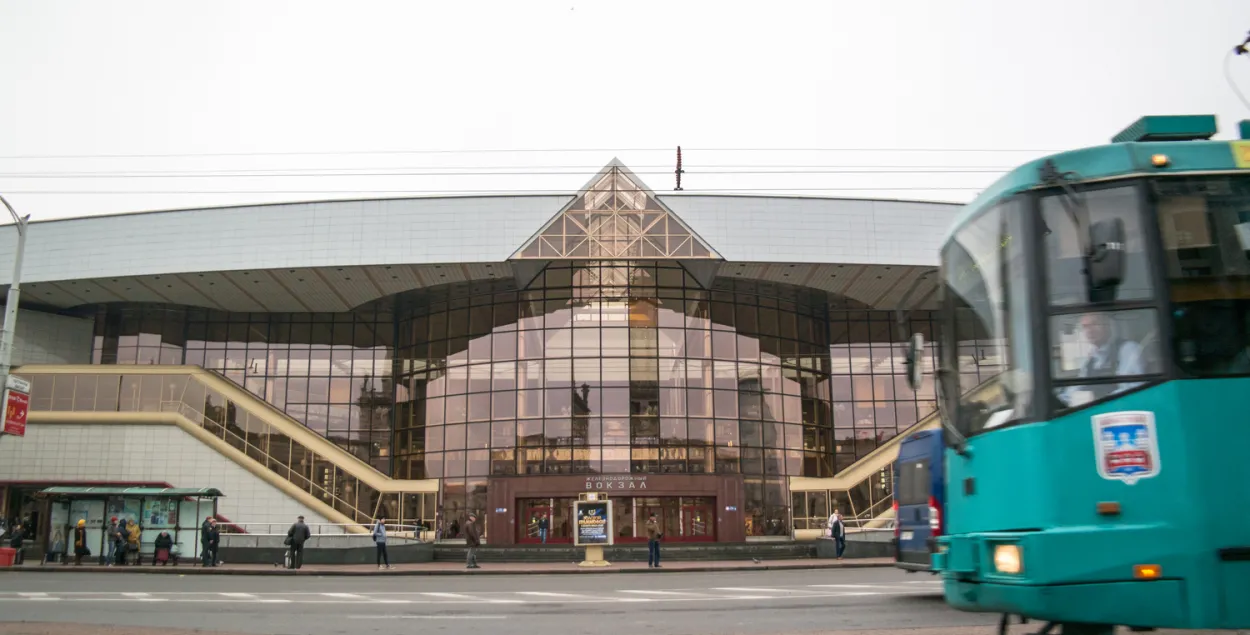 Трамваі вярнуліся да мінскага чыгуначнага вакзала (фота)