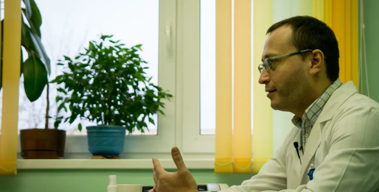 Урач-інфекцыяніст: Нельга разбіць адзін аднаму нос і заразіцца ВІЧ