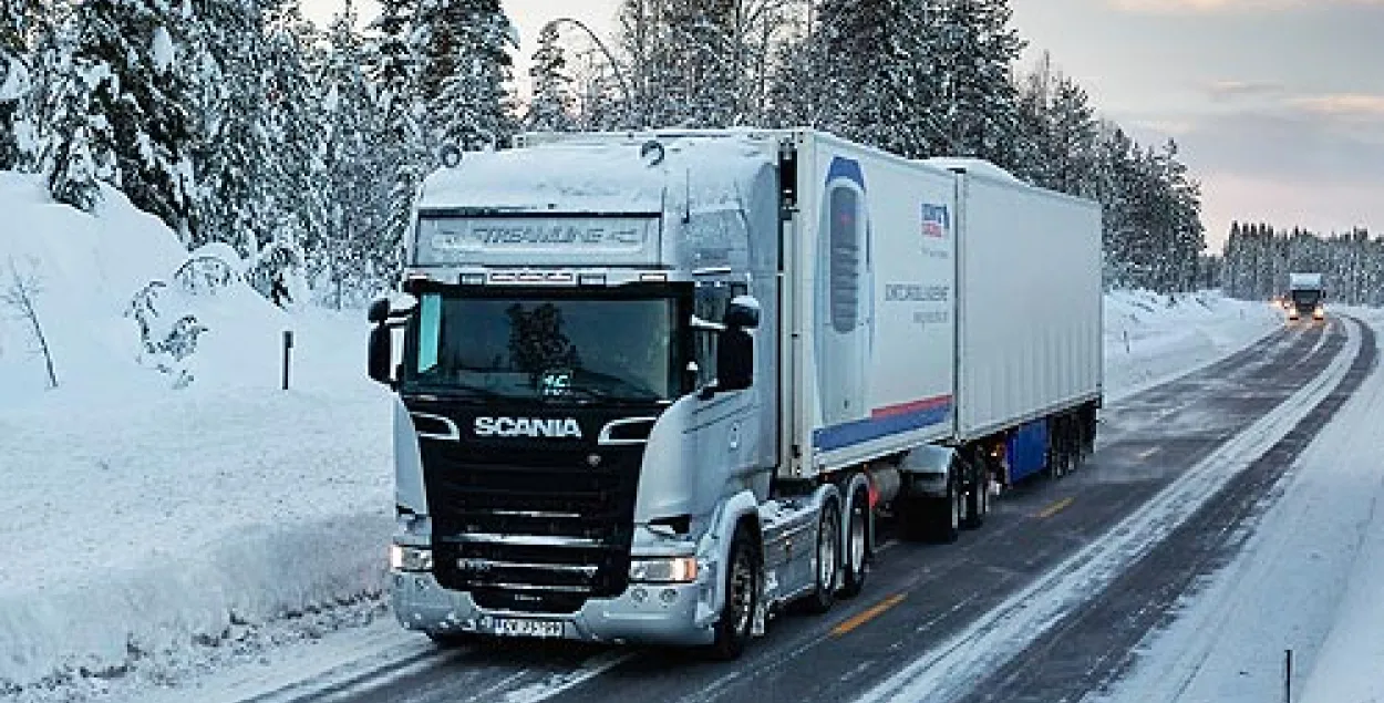 У Польшчы беларусаў пасадзілі за краты і аштрафавалі за рамонт фуры на дарозе