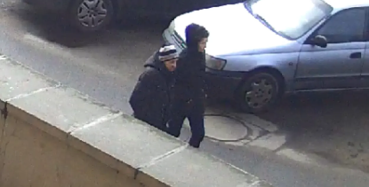 У Мінску ў 95-гадовай пенсіянеркі забралі грошы і прадукты харчавання (фота)