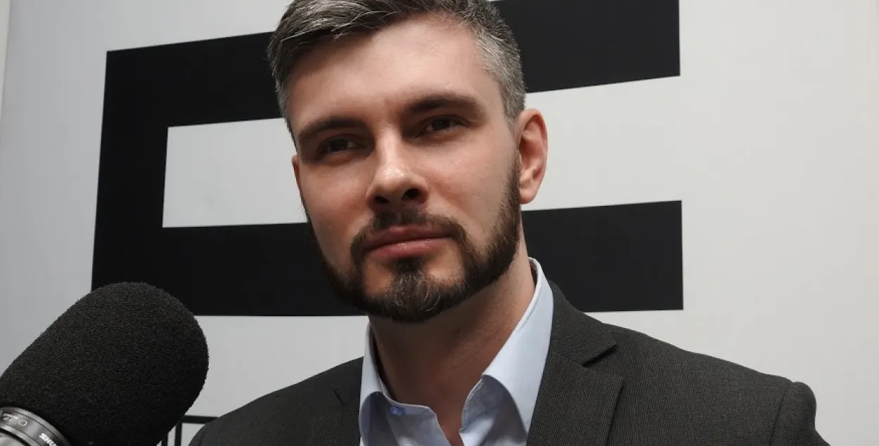 Двух палітычных аналітыкаў выклікалі на вайсковыя зборы