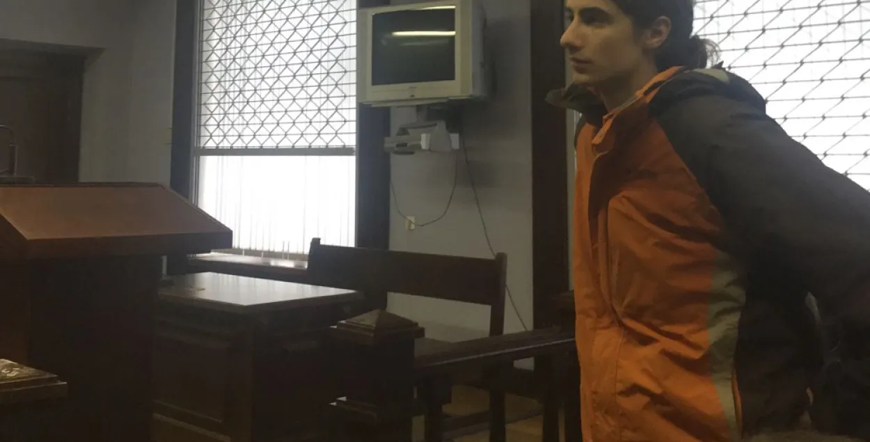 Пётр Маркелаў, які зняў відэа затрымання анархістаў, асуджаны на 12 сутак