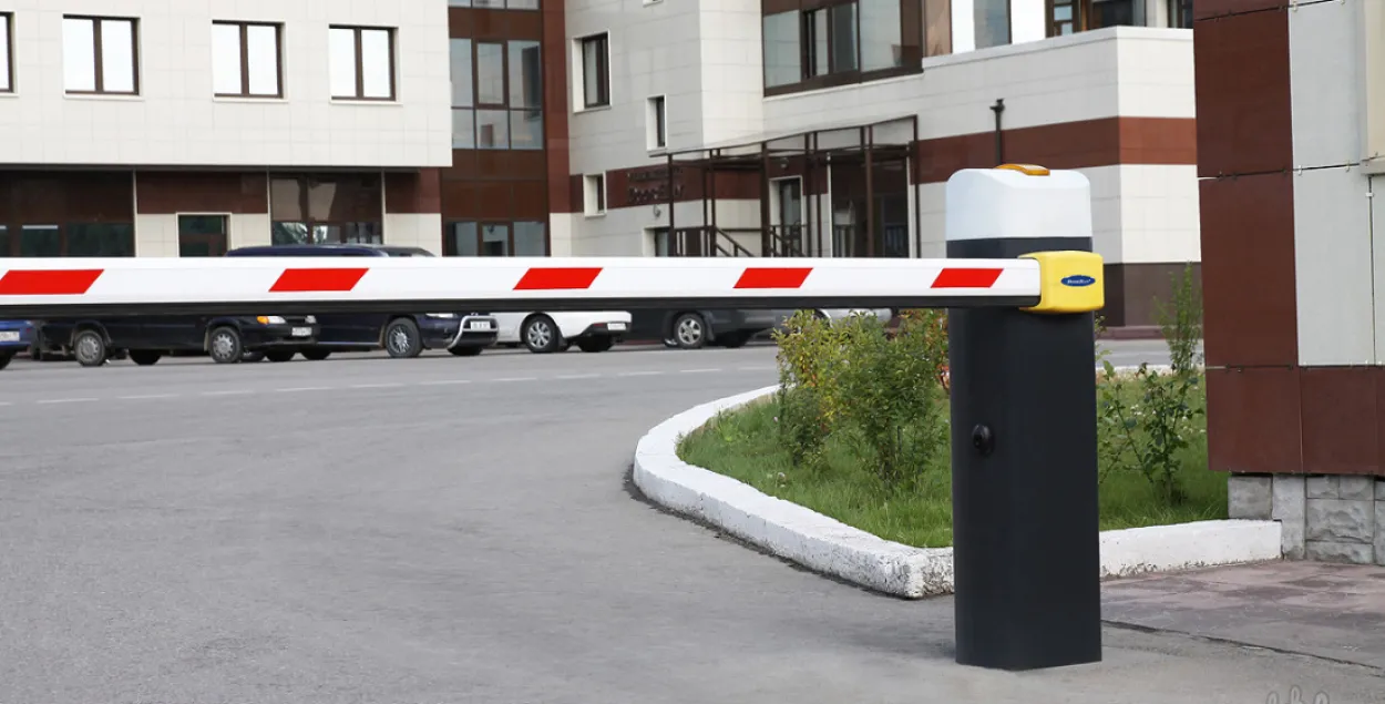 Мінскія двары могуць закрыць шлагбаумамі