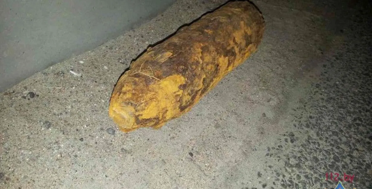 У Баранавічах на праезнай частцы дарогі знайшлі снарад часоў вайны