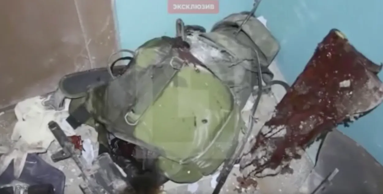 Видео, как погибшего Моторолу выносят из лифта