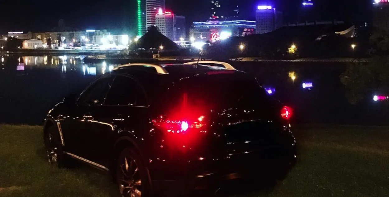 ДАІ правярае кіроўцу Infiniti, які "парваў "Онлайнер" ролікам пра парушэнні ПДР