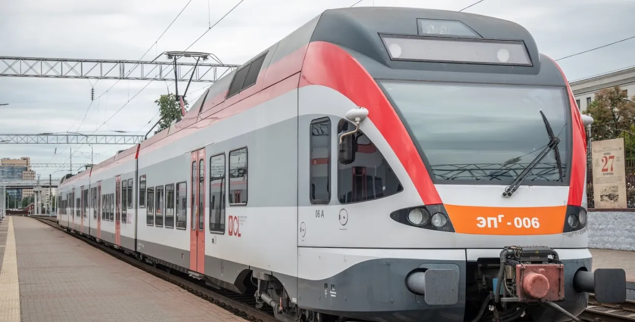 Цягнік, фота ілюстрацыйнае
