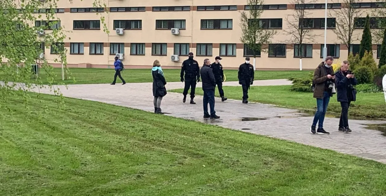 Силовики возле Дома правосудия / Еврорадио