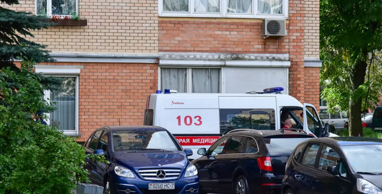 У цэнтры Мінска з акна шматпавярховіка выпала жанчына