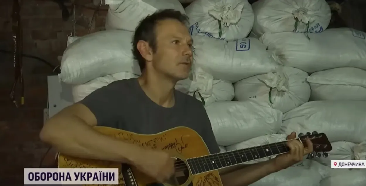 Святослав Вакарчук выступает перед украинскими бойцами / Скриншот из видео