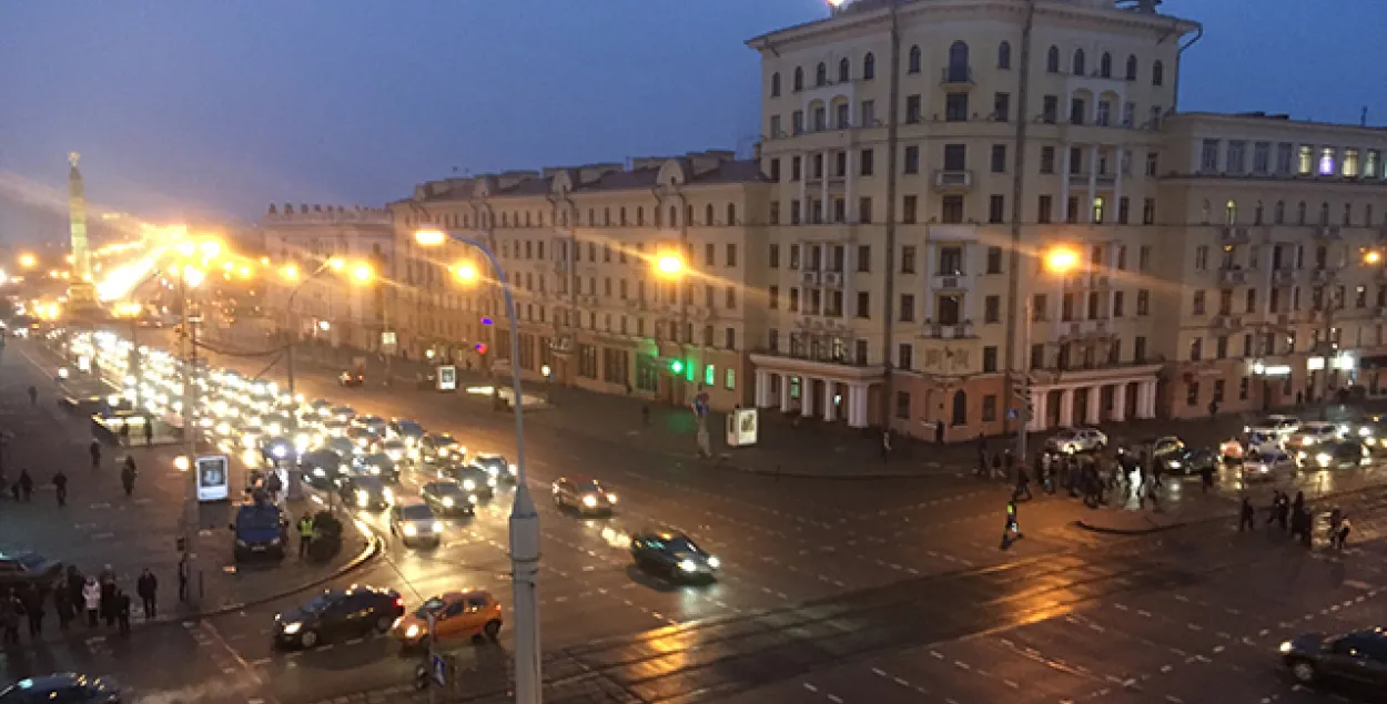 У цэнтры Мінска зранку 21 снежня не працавалі святлафоры (фота)