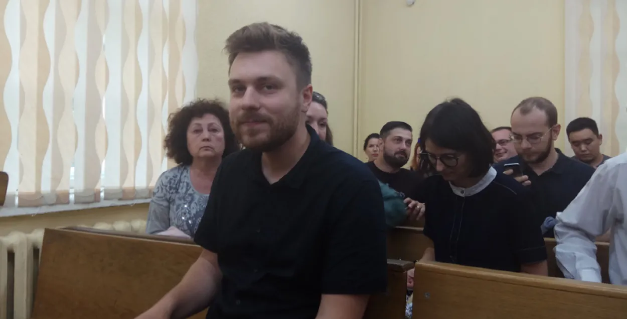 Журналіста Андрэя Шаўлюгу аштрафавалі за прысутнасць на ЛГБТ-акцыі