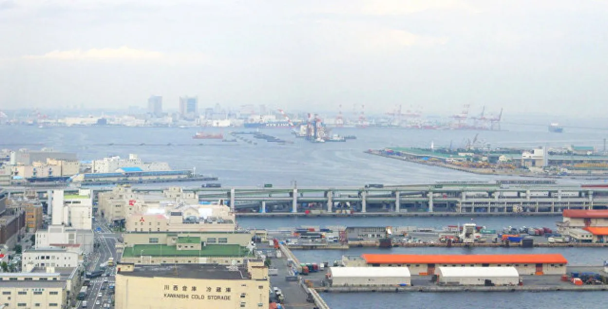 Ля берагоў Японіі тоне судна з атрутным рэчывам — гідраксідам натрыя