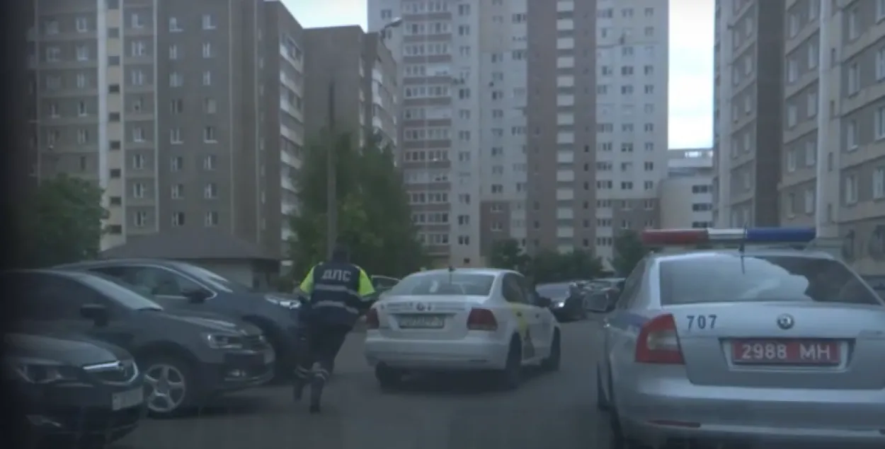 Задержание пьяного таксиста в Минске / Кадр с видеорегистратора