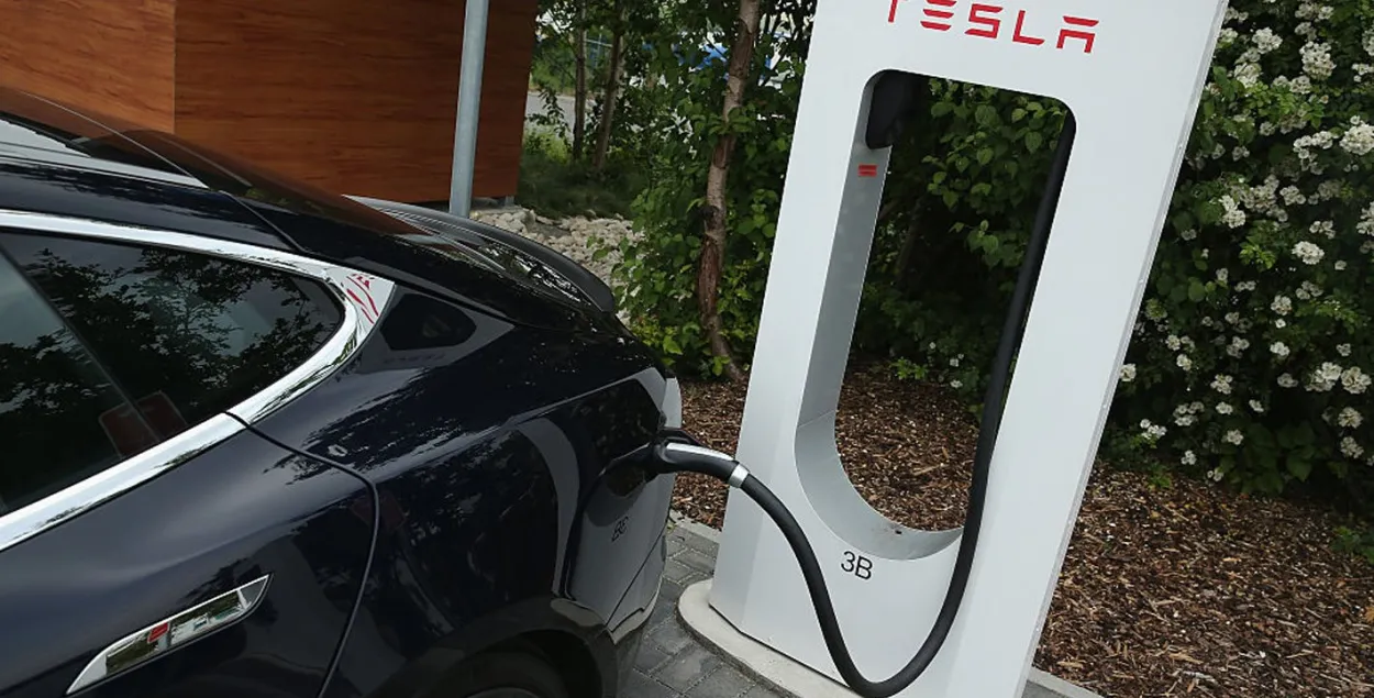 Электрамабіль Tesla / Шон Гэлап, Getty Images Europe