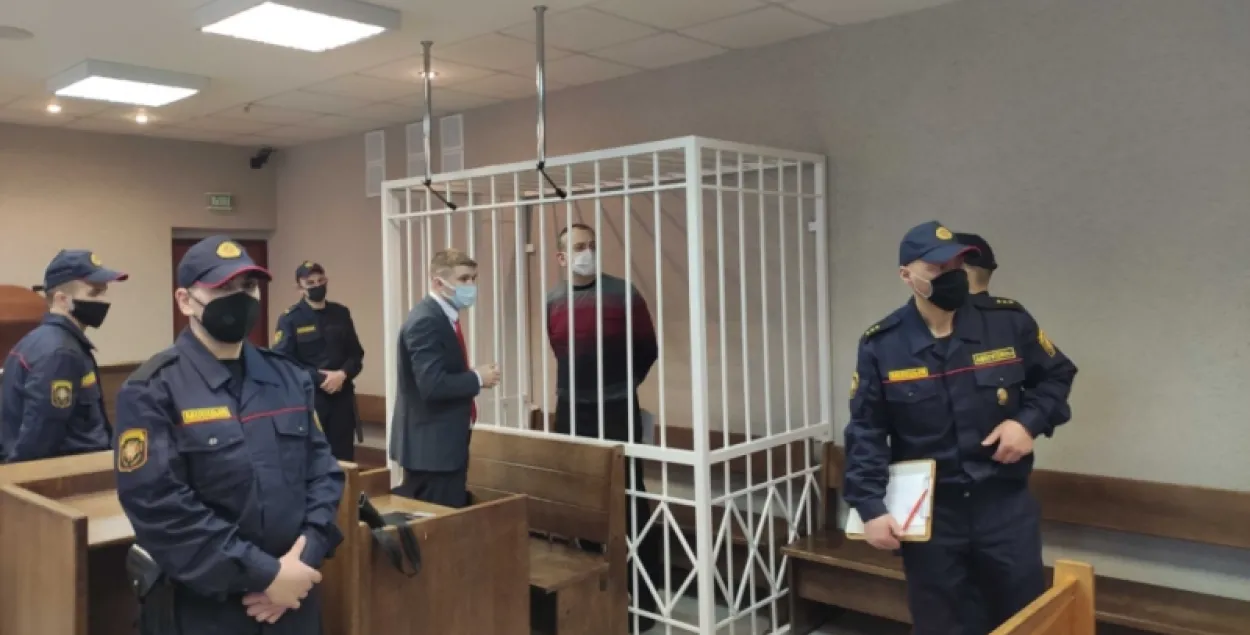 Водителя, который наехал на гаишника, приговорили к 10 годам колонии