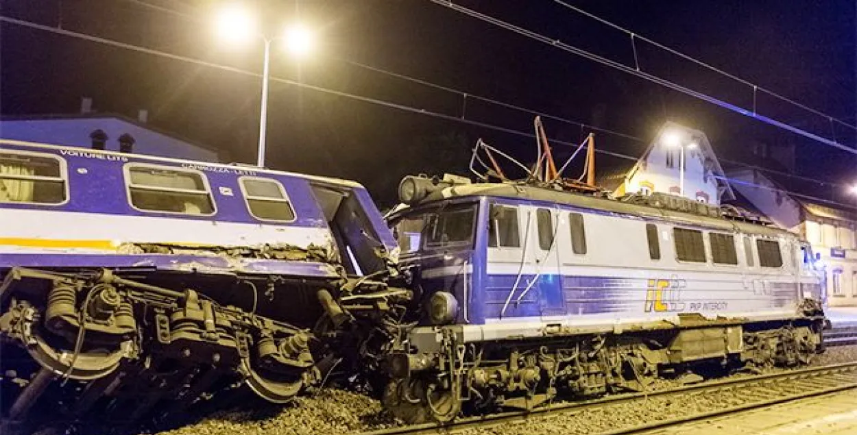 У Польшчы сутыкнуліся цягнікі, пацярпелі дзясяткі чалавек (фота)