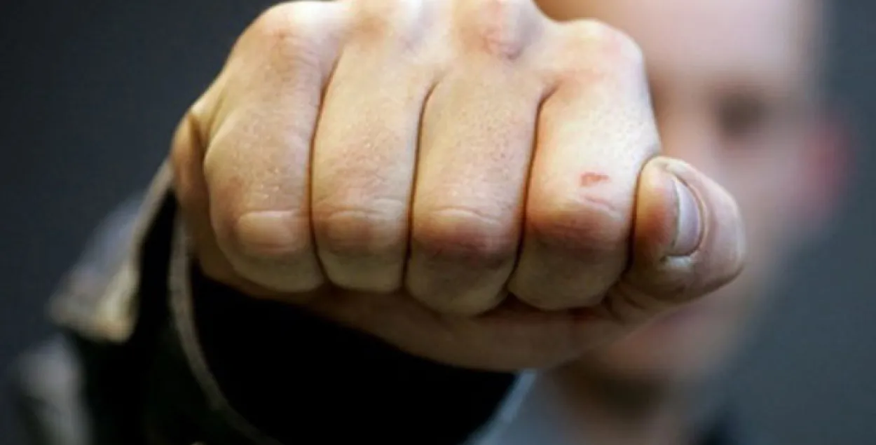 Магілёўцу зламалі нос, калі ён з жонкай выбіраў вазок для дзіцяці