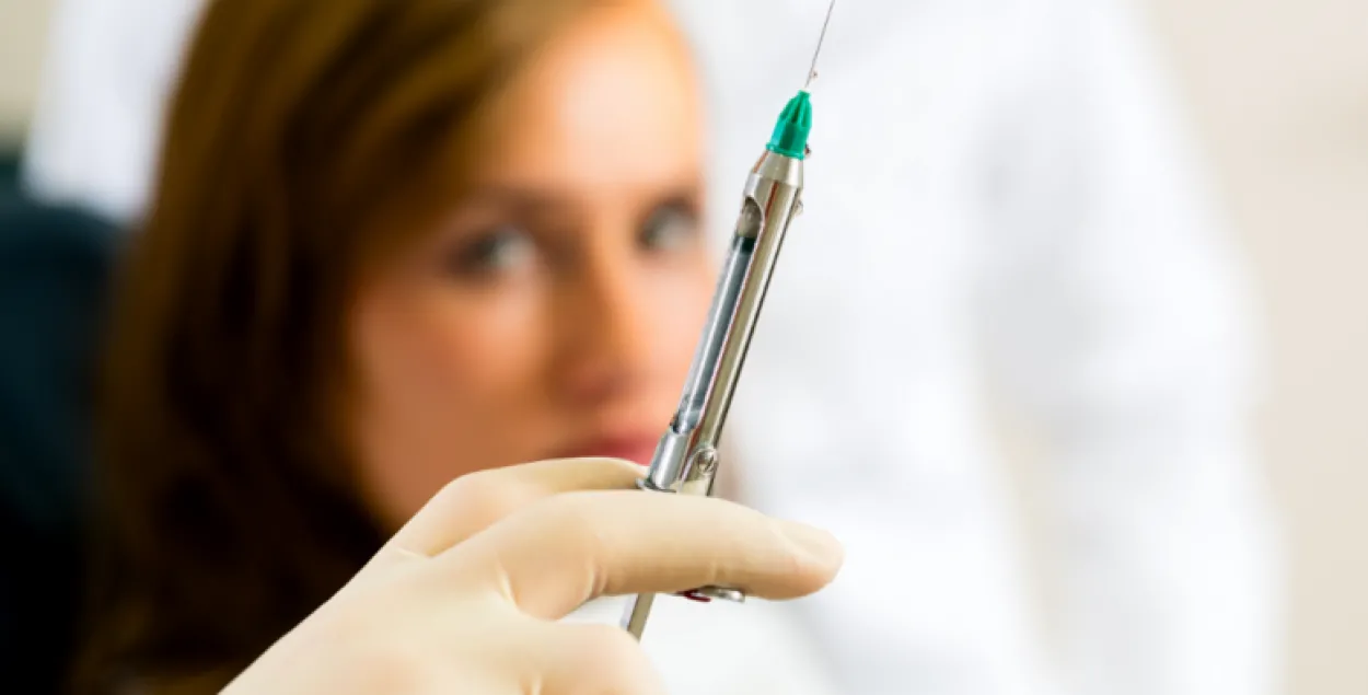 Пад Маладзечнам пасля ўколу памерла жанчына