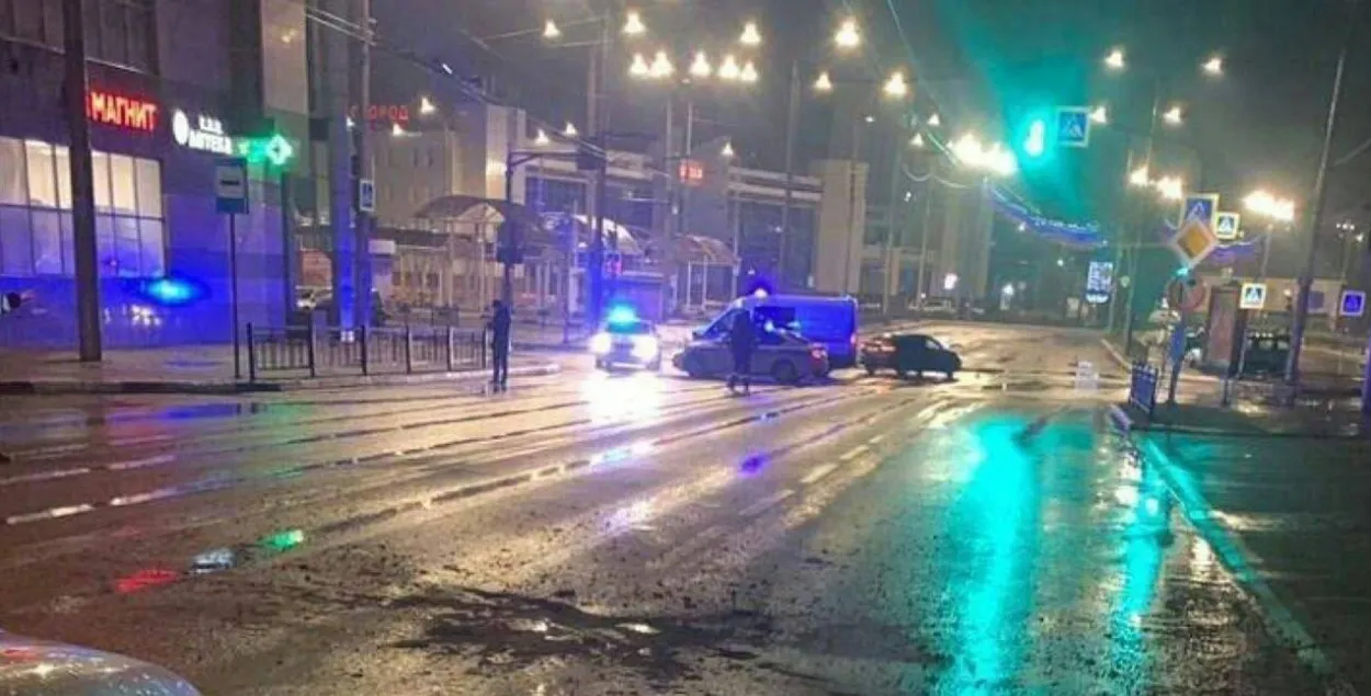 У выніку абстрэлу Белгарада была пашкоджаная праезная частка / @bbbelgorod
