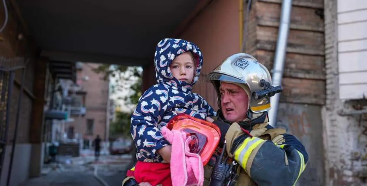 В результате массированного российского обстрела 10 октября в Украине погибли 19 мирных граждан, 105 пострадали /&nbsp;@dsns_telegram

