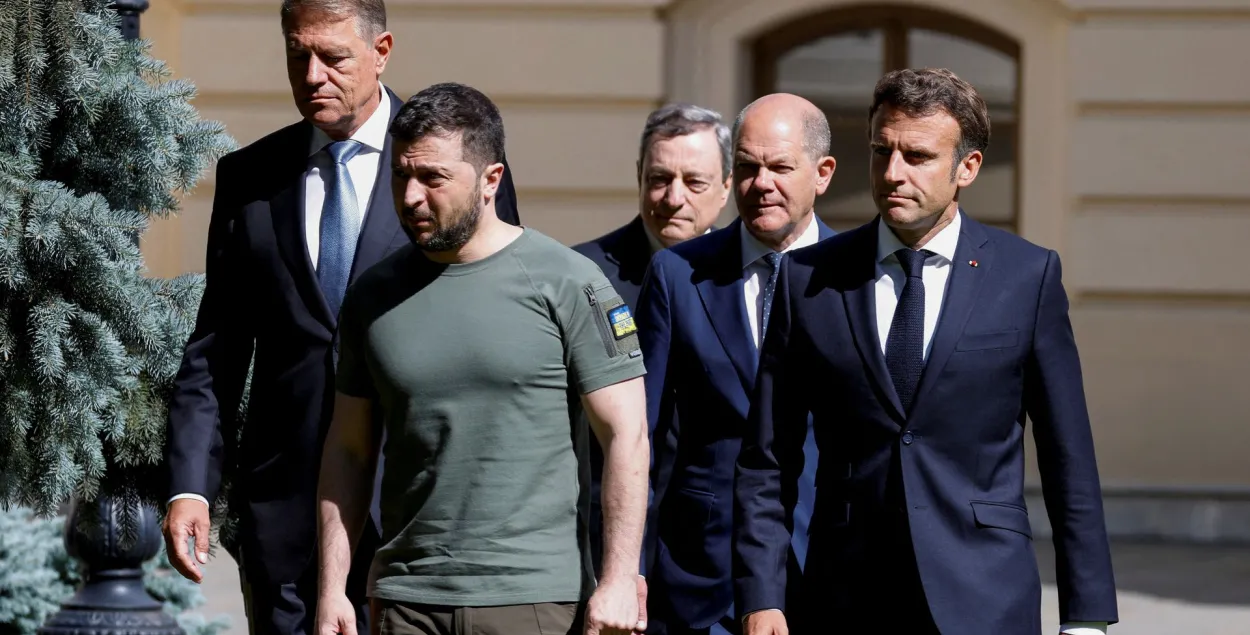 Макрон готов встретиться с Путиным — 114-е утро войны в Украине