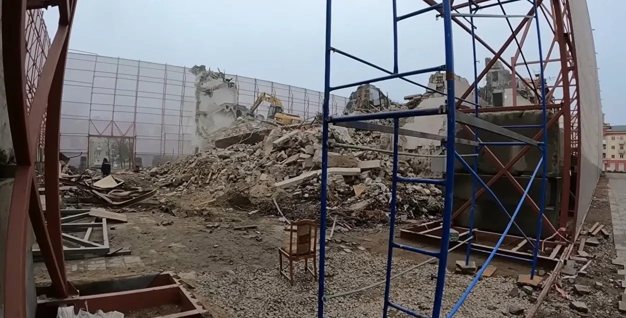 Знос драмтэатра ў Марыупалі / скрыншот відэа
