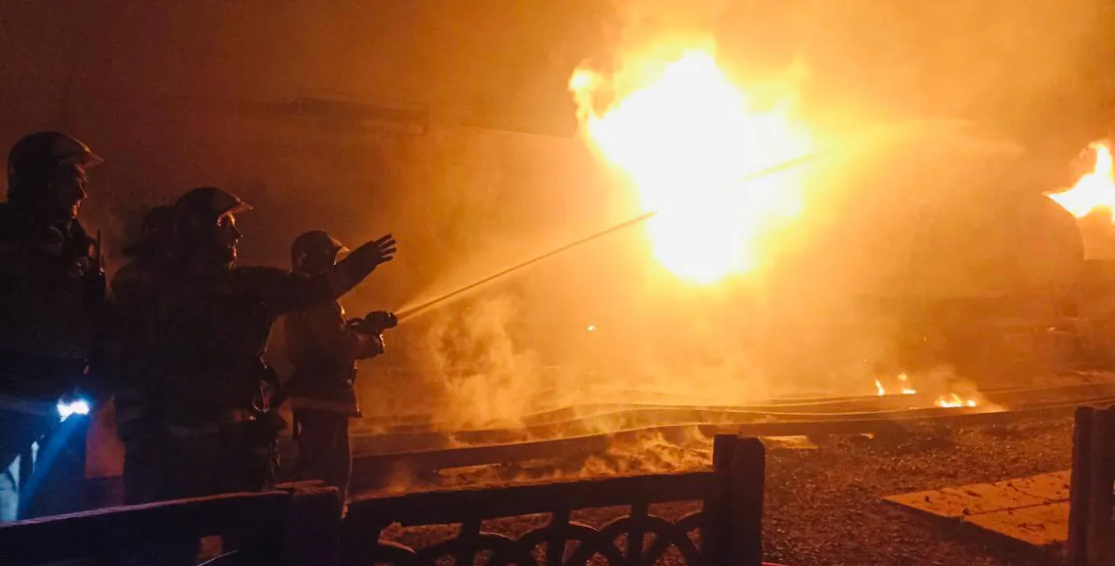 У акупаваным Шахцёрску Данецкай вобласці гарэлі цыстэрны з палівам /&nbsp;@itsdonetsk
