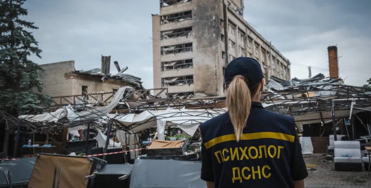 Наступствы траплення расійскай ракеты ў кафэ ў Краматорску /&nbsp;@dsns_telegram
