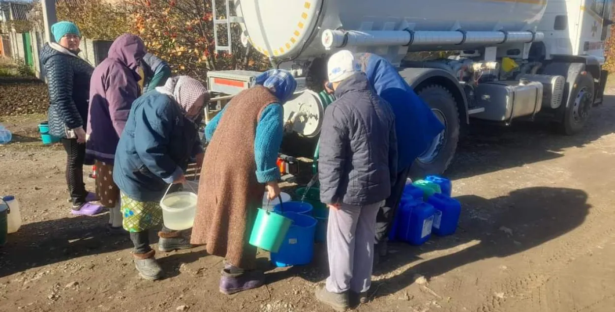 З-за расійскіх нападаў на энергааб'екты жыхары ўкраінскіх рэгіёнаў застаюцца без святла і вады /&nbsp;@dsns_telegram
