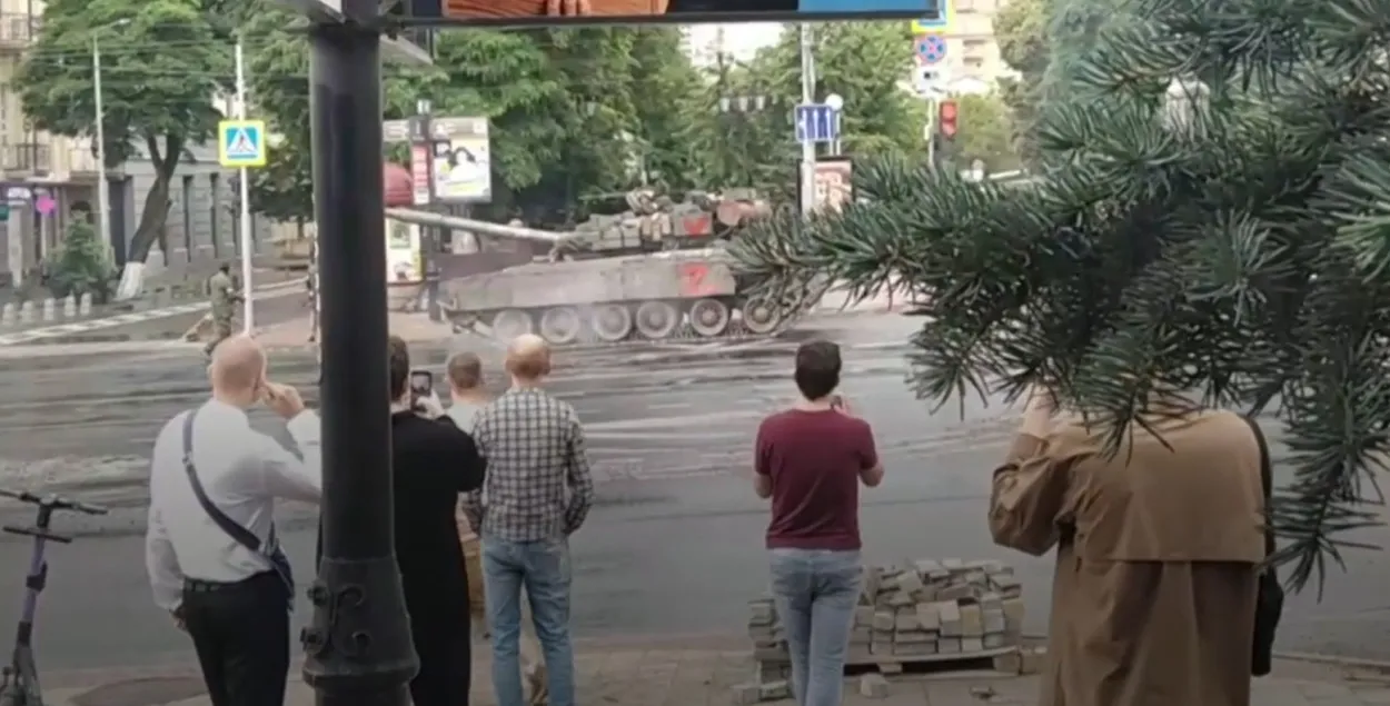 Ваенная тэхніка ПВК "Вагнер" у Растове-на-Доне 24 чэрвеня 2023 года / bbc.com