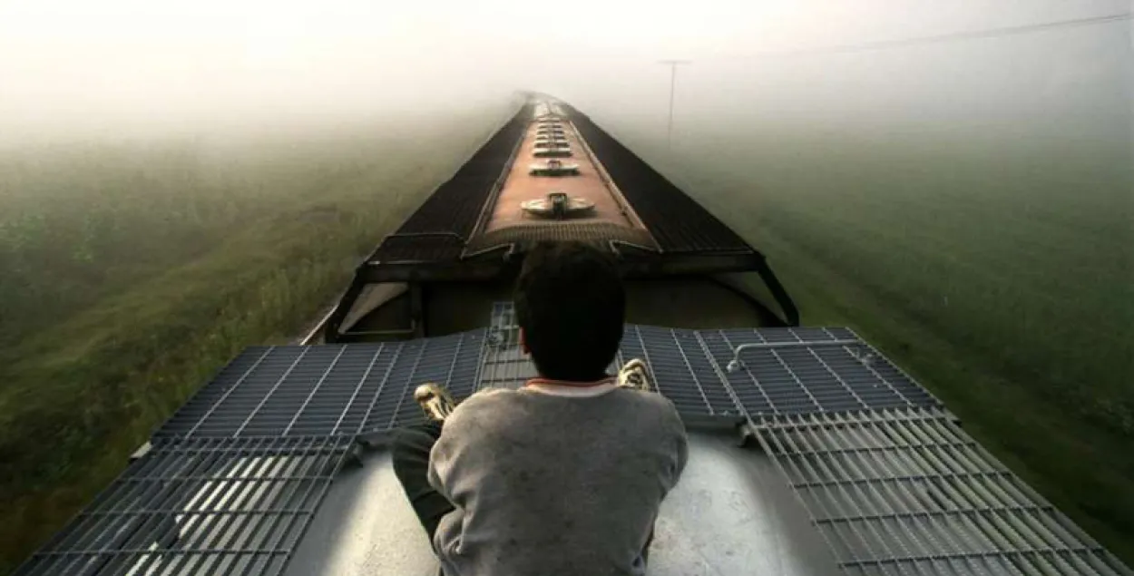 Хлопчыка ў Мінску ўдарыла токам на даху вагона