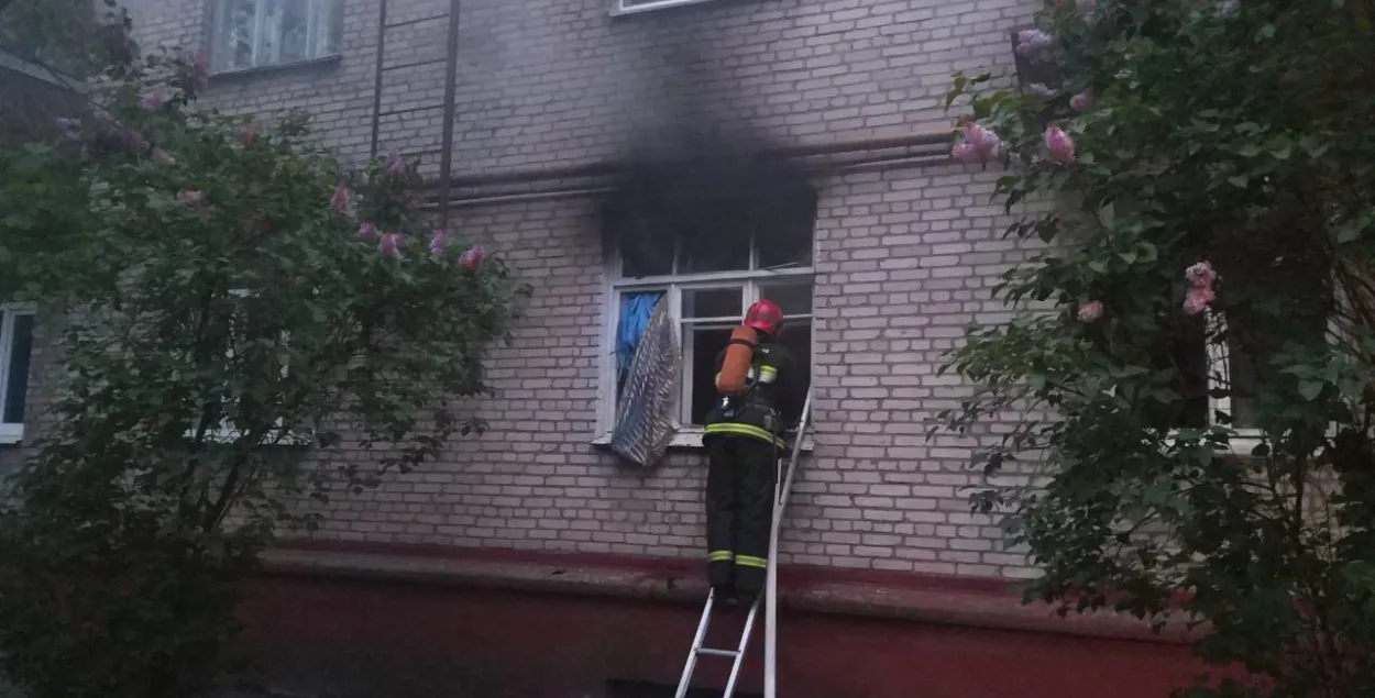 Супрацоўнікі МНС выратавалі на пажары мінчука з ваннай
