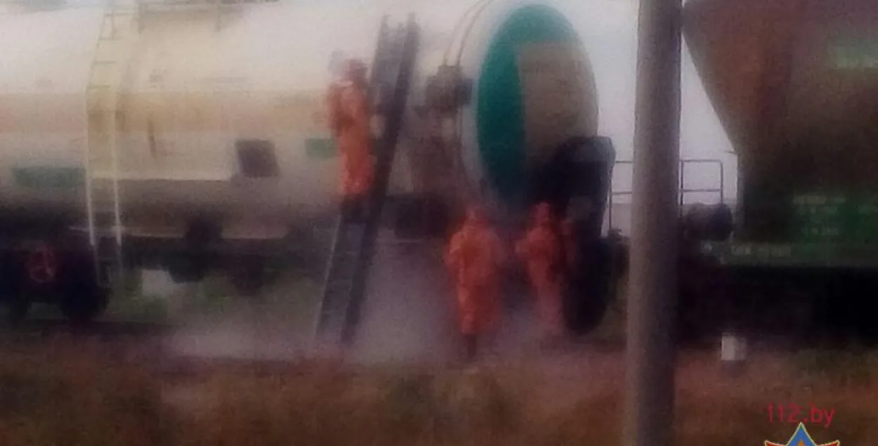 Каля Салігорска ліквідавалі ўцечку з цыстэрны салянай кіслаты (фота)