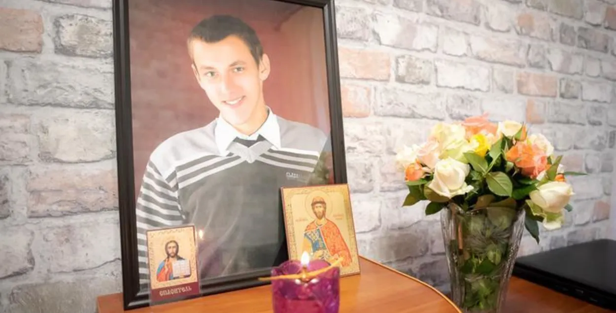 Маці Аляксандра Віхора паказалі знятае міліцыяй відэа, як паміраў яе сын