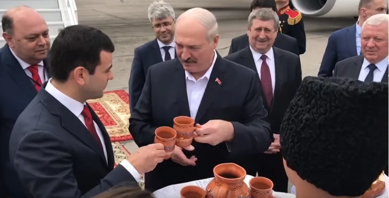 Кадр из видео​
