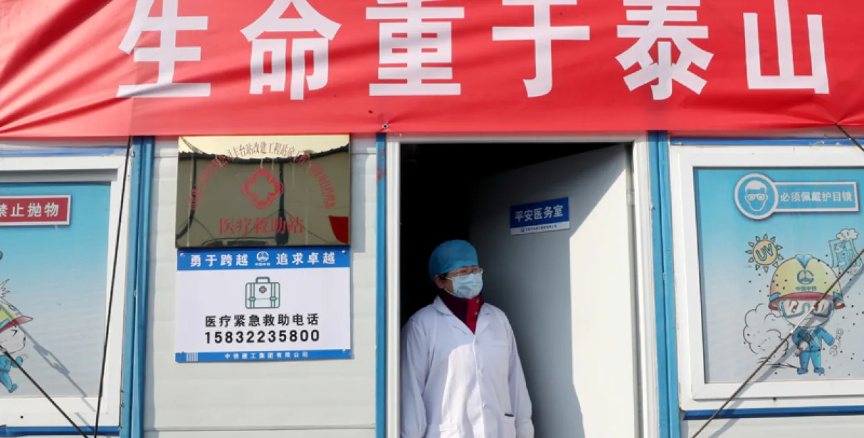 Китайские врачи борются с коронавирусом / Reuters