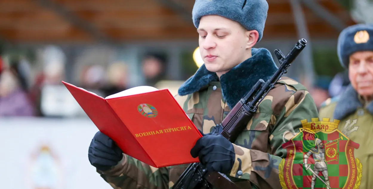 Лукашэнка прапанаваў увесці вайсковую службу "ў растэрміноўку"