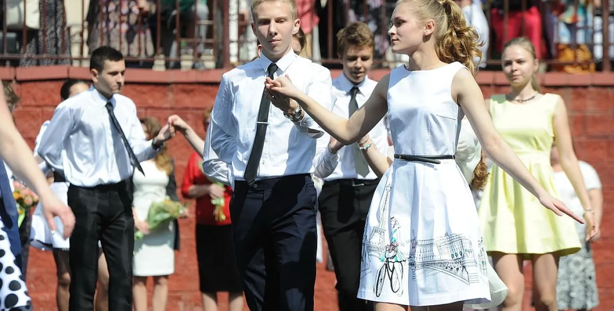 Ці законна сына Кабякова вызвалілі ад выпускных іспытаў?