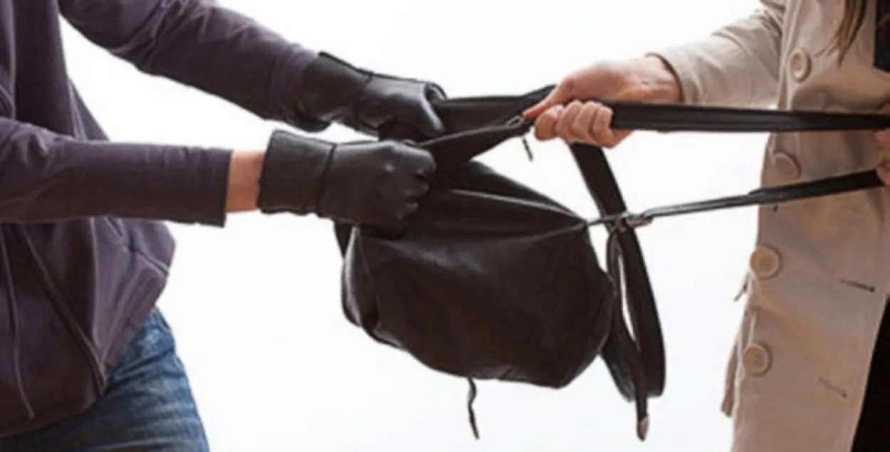 У сталіцы мінак затрымаў рабаўніка, а потым уцёк