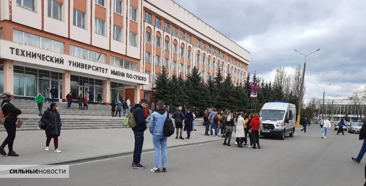 У Гомелі эвакуявалі галоўны корпус універсітэта імя Сухога