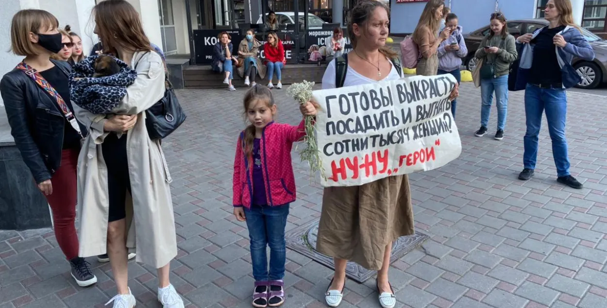 Затрыманні на жаночай акцыі ў Мінску — на Нямізе і каля Чырвонага касцёла