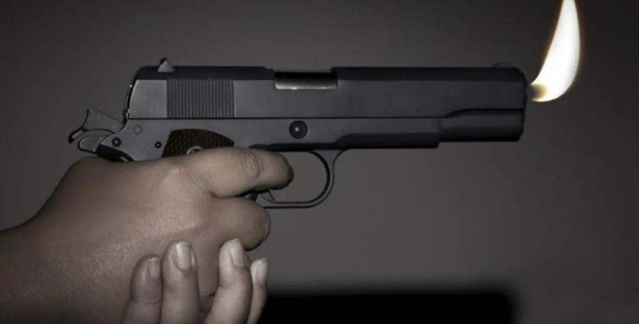 "Жартаўнік" з пісталетам-запальнічкай забраў у мінчукоў барсетку