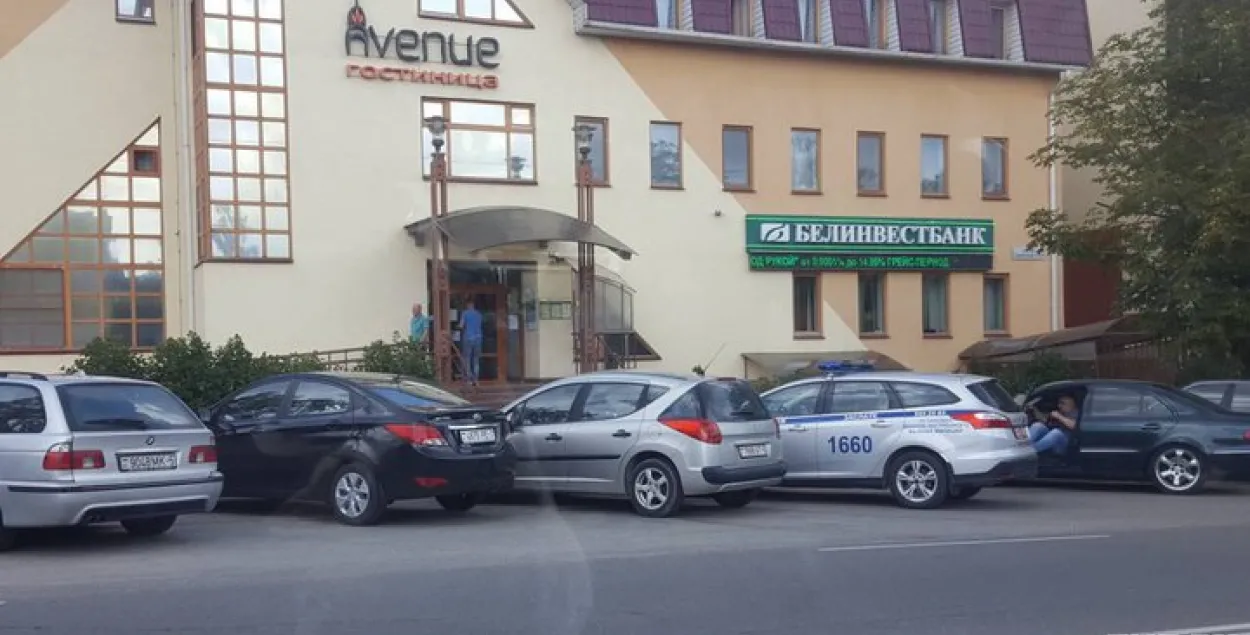 У банку ў Заслаўі мужчына захапіў закладніцу
