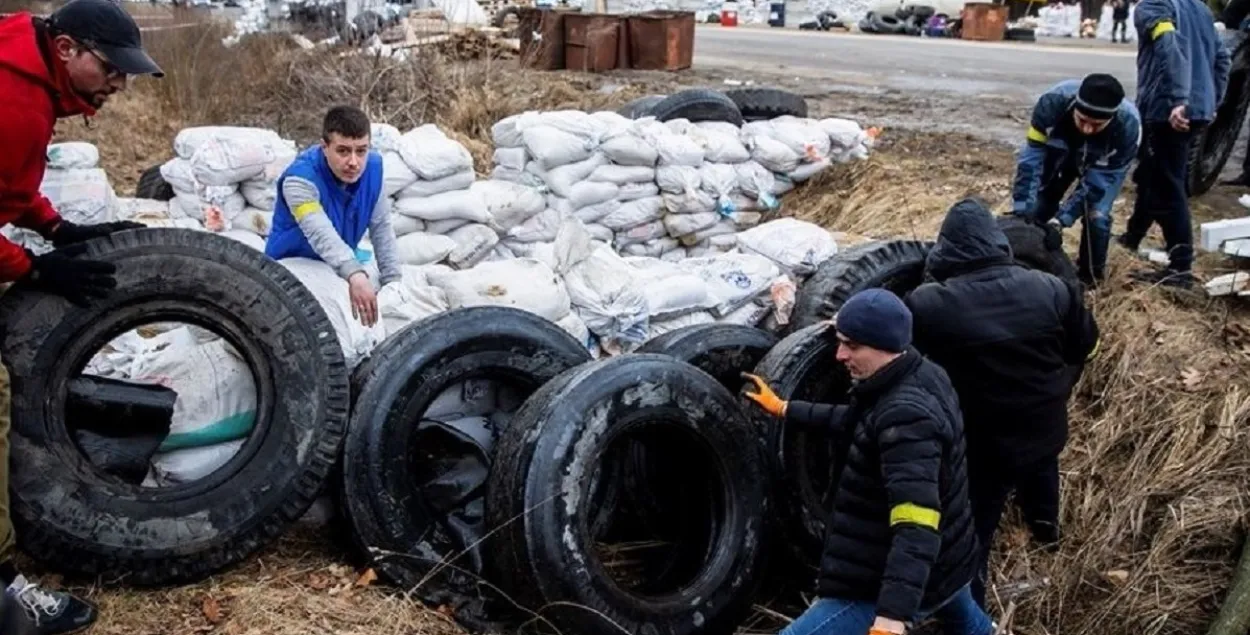 Украинцы готовятся защищать Житомир​ / Reuters