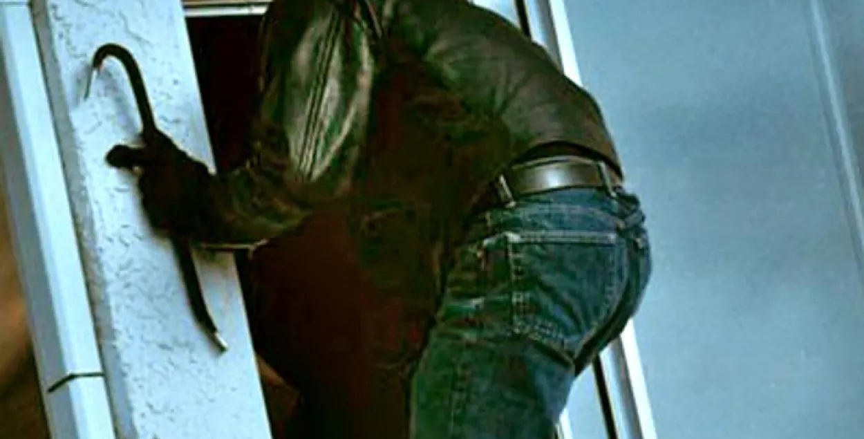 У навагоднюю ноч у Мінску дамушнік абакраў пяць кватэр